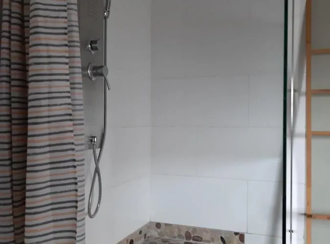 Bassener Monteurwohnung Vendégház *